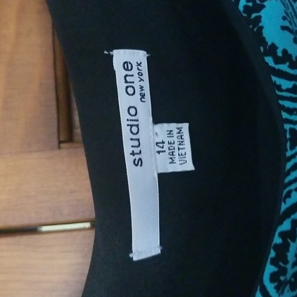 Dress - Picture 3 of 4